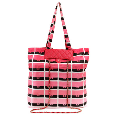 This Chanel WOC (Wallet on Chain) tote is the perfect blend of style and versatility.