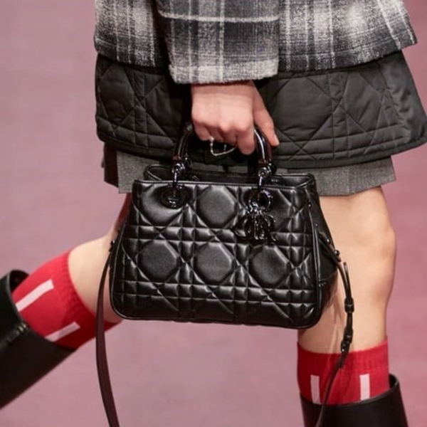 👜 DIOR'S FALL/WINTER 2022 COLLECTION: A Glimpse at the Bag Trends 🍁❄️