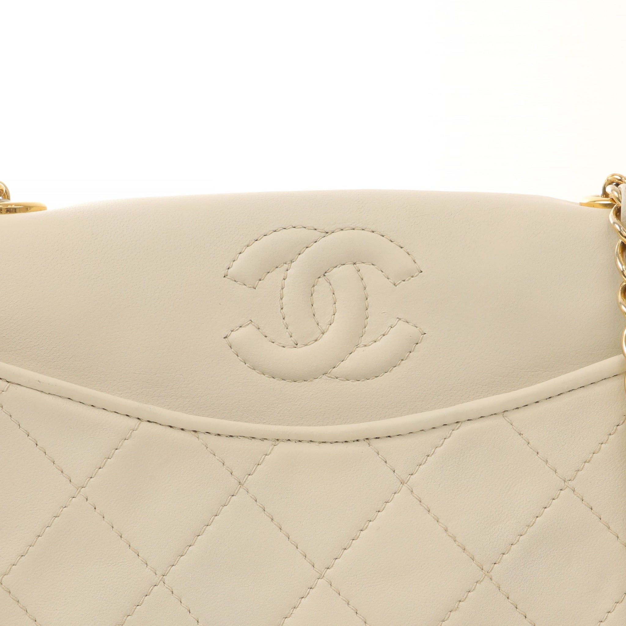 Chanel Vintage Ivory Lambskin Crossbody w/ Gold Hardware