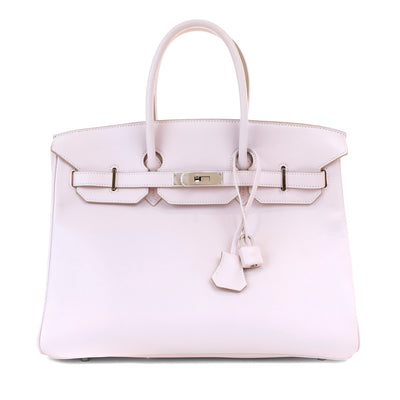 This stunning Hermès 35 cm Light Pink Swift Birkin bag is in pristine, unworn condition