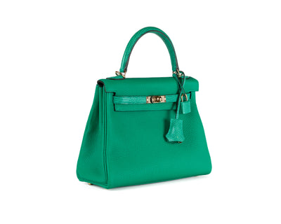 The Hermès 25 cm Mint Togo and Lizard Kelly with Champagne Gold Hardware is a breathtakingly beautiful handbag
