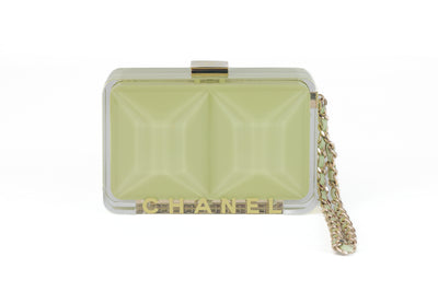 Looking for a vintage Chanel clutch to add to your collection? Look no further than this authentic Mint Green Resin Mini Clutch from the 1984 Runway collection