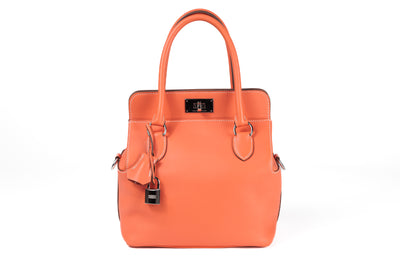 Look no further than this authentic Hermès 20 cm Orange Mango Evercolor Toolbox Bag in pristine condition