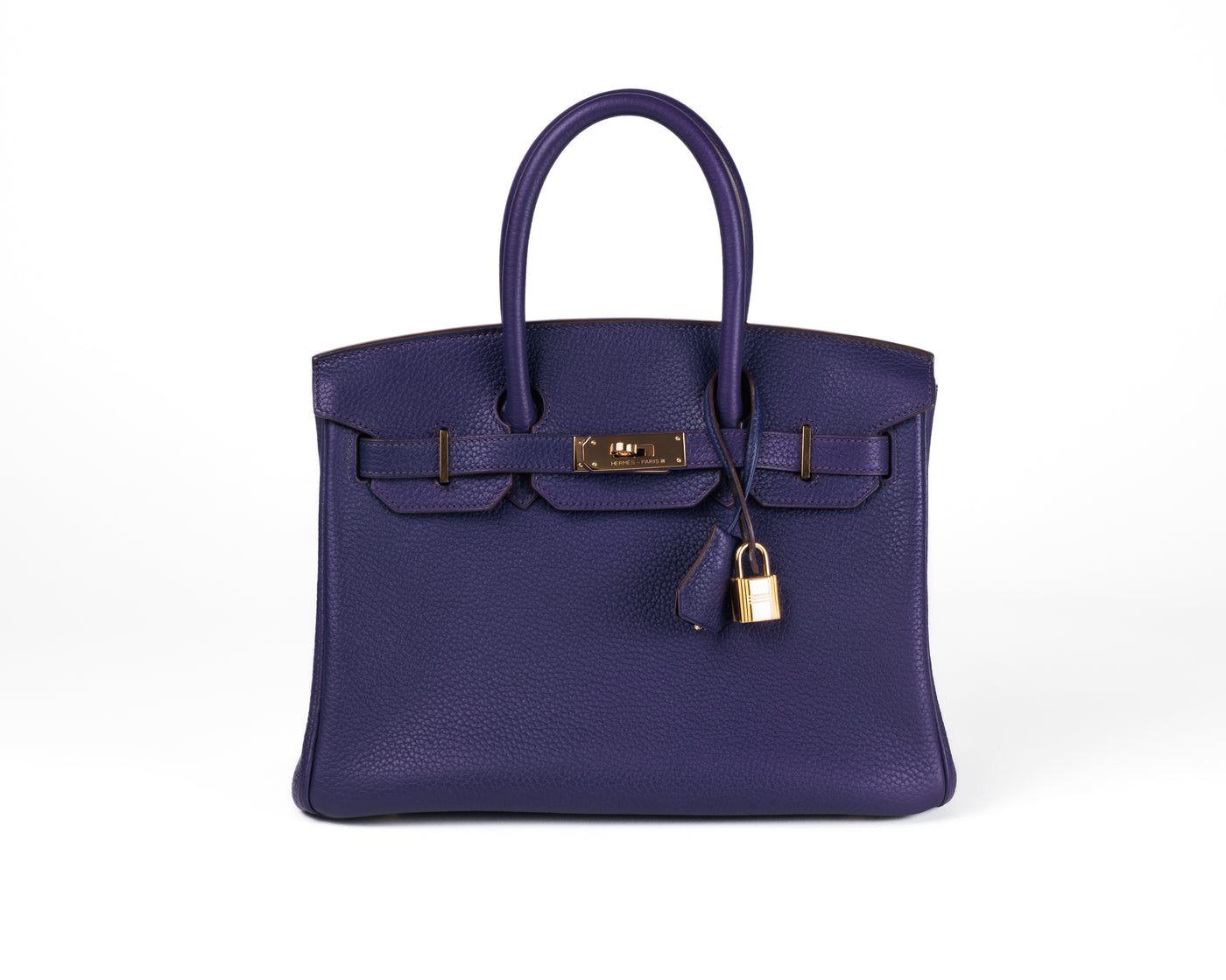 This exquisite Hermès 30 cm Purple Clemence Birkin is a luxurious addition to any collection, in excellent plus condition